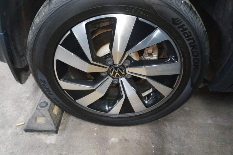 Used Volkswagen Tayron 2021 330TSI Two-Wheel-Drive 3rd Anniversary Limited Edition Right Rear Wheel Hub