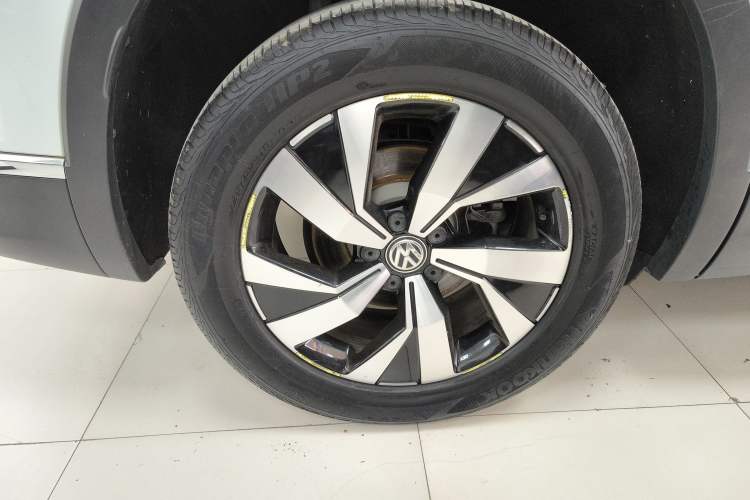 Used Volkswagen Tayron 2021 330TSI Two-Wheel Drive 30th Anniversary Edition Right Rear Wheel Hub
