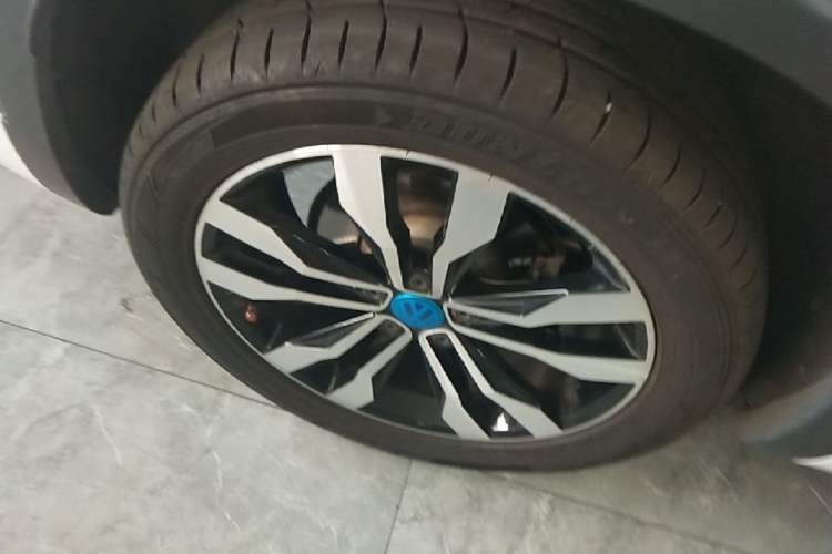 Used Volkswagen Tayron 2021 380TSI All-Wheel Drive R-Line Connected Version Right Rear Wheel Hub