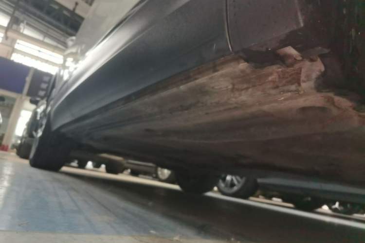 Used Volkswagen Tayron 2021 330TSI Two-Wheel Drive 30th Anniversary Edition Right Side Sill