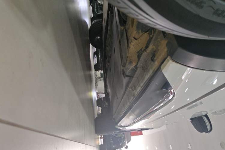 Used Volkswagen Tayron 2021 380TSI All-Wheel Drive R-Line Connected Version Right Side Sill