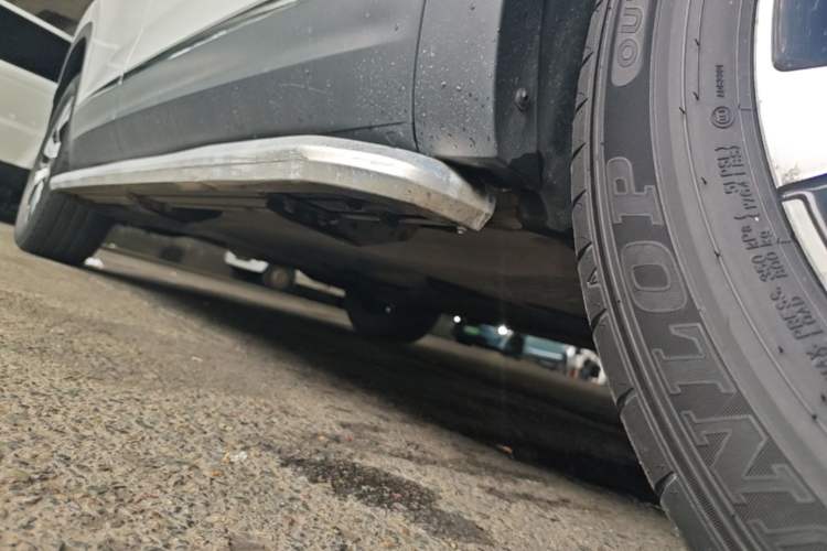Used Volkswagen Tayron 2021 330TSI Two-Wheel Drive Luxury Smart Connectivity Version Right Side Sill