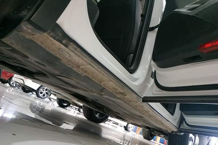 Used Volkswagen Tayron 2021 330TSI Two-Wheel-Drive 3rd Anniversary Limited Edition Right Side Sill