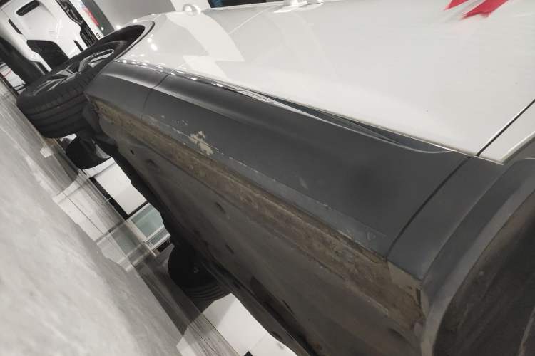Used Volkswagen Tayron 2021 330TSI Two-Wheel Drive Luxury Smart Connectivity Version Right Side Sill