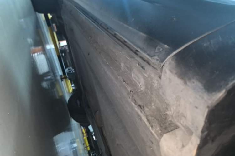 Used Volkswagen Tayron 2021 330TSI Two-Wheel-Drive 3rd Anniversary Limited Edition Right Side Sill