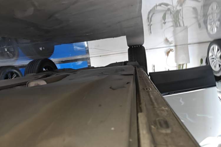 Used Volkswagen Tayron 2021 330TSI Two-Wheel Drive Luxury Smart Connectivity Version Right Side Sill