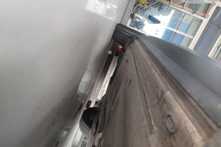 Used Volkswagen Tayron 2021 330TSI Two-Wheel-Drive 3rd Anniversary Limited Edition Right Side Sill