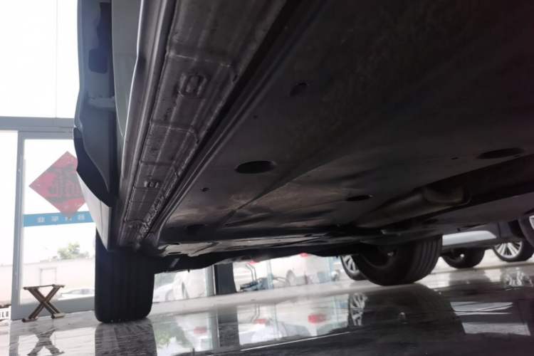 Used Volkswagen Tayron 2021 330TSI Two-Wheel Drive Luxury Smart Connectivity Version Right Side Sill