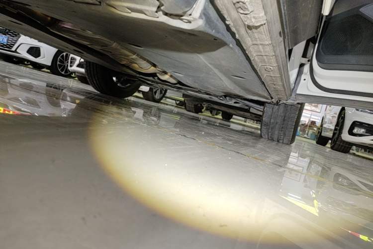 Used Volkswagen Tayron 2021 380TSI All-Wheel Drive R-Line Connected Version Right Side Sill