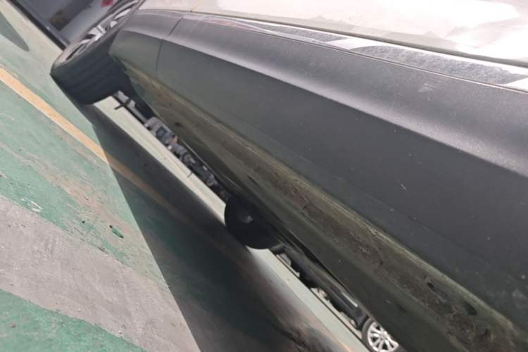 Used Volkswagen Tayron 2021 330TSI Two-Wheel-Drive 3rd Anniversary Limited Edition Right Side Sill