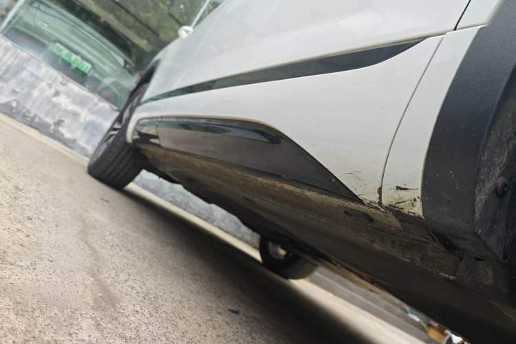 Used Volkswagen Tayron 2021 380TSI All-Wheel Drive R-Line Connected Version Right Side Sill