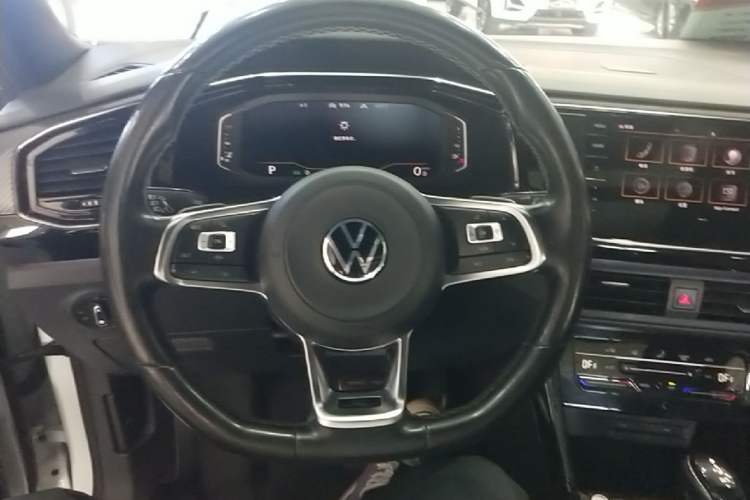 Used Volkswagen Tayron 2021 380TSI All-Wheel Drive R-Line Connected Version Steering Wheel