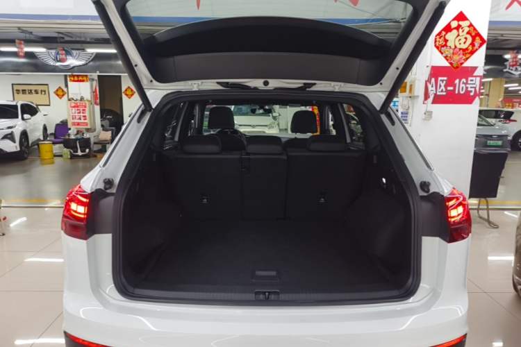 Used Volkswagen Tayron 2021 380TSI All-Wheel Drive R-Line Connected Version Trunk