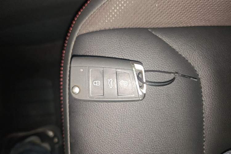 Used Volkswagen Tayron 2021 330TSI Two-Wheel Drive Luxury Smart Connectivity Version Vehicle Key