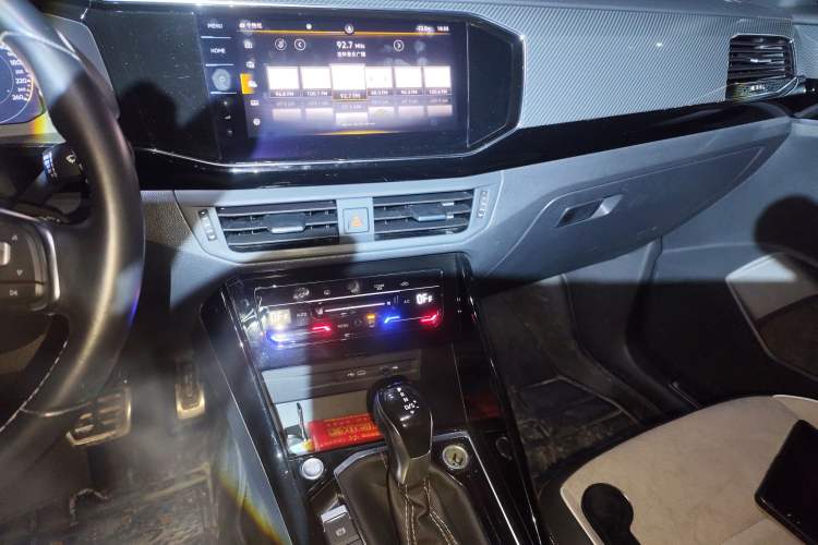 Used Volkswagen Tayron 2022 380TSI Four-Wheel Drive R-Line Connected Version Audio And AC Panel