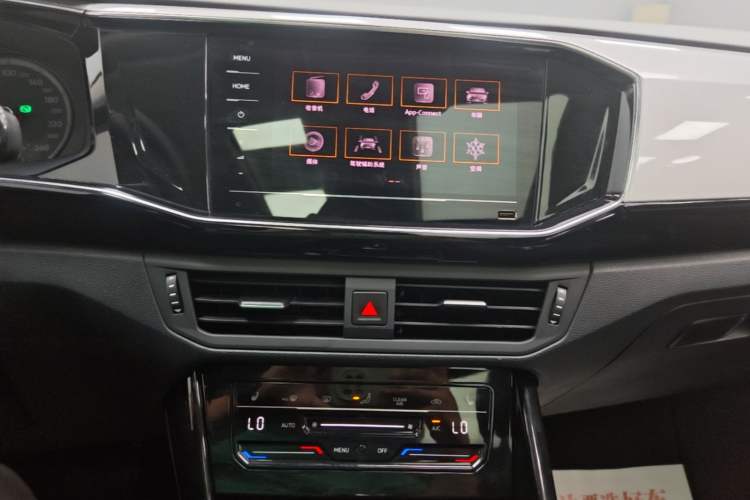 Used Volkswagen Tayron 2022 280TSI Two-Wheel Drive Luxury Smart Connectivity Version Audio And AC Panel