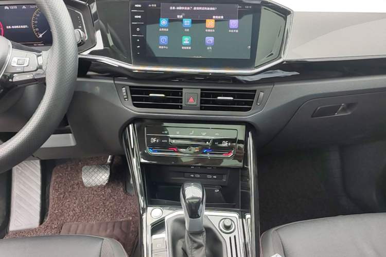 Used Volkswagen Tayron 2022 330TSI Two-Wheel Drive Luxury Smart Connectivity Version Audio And AC Panel