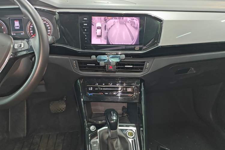 Used Volkswagen Tayron 2022 330TSI Two-Wheel Drive Luxury Smart Connectivity Version Audio And AC Panel