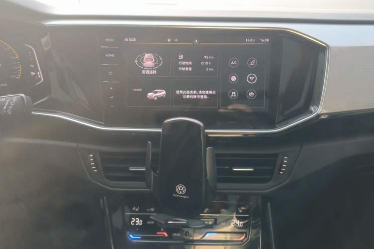 Used Volkswagen Tayron 2022 330TSI Two-Wheel Drive Luxury Connect Plus Version Audio And AC Panel