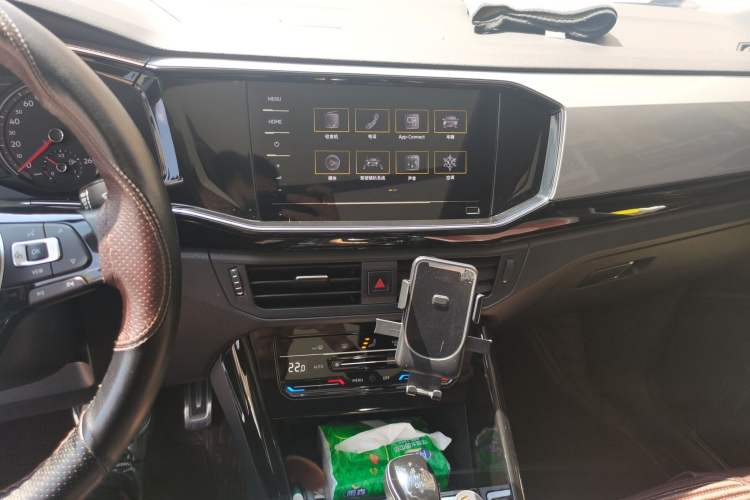 Used Volkswagen Tayron 2022 280TSI Two-Wheel Drive Luxury Smart Connectivity Version Audio And AC Panel
