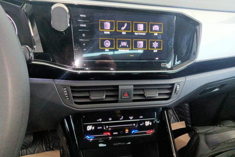 Used Volkswagen Tayron 2022 280TSI Two-Wheel Drive Luxury Smart Connectivity Version Audio And AC Panel