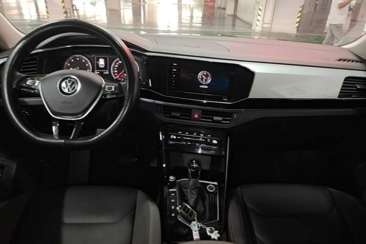 Used Volkswagen Tayron 2022 330TSI Two-Wheel Drive Luxury Smart Connectivity Version Audio And AC Panel