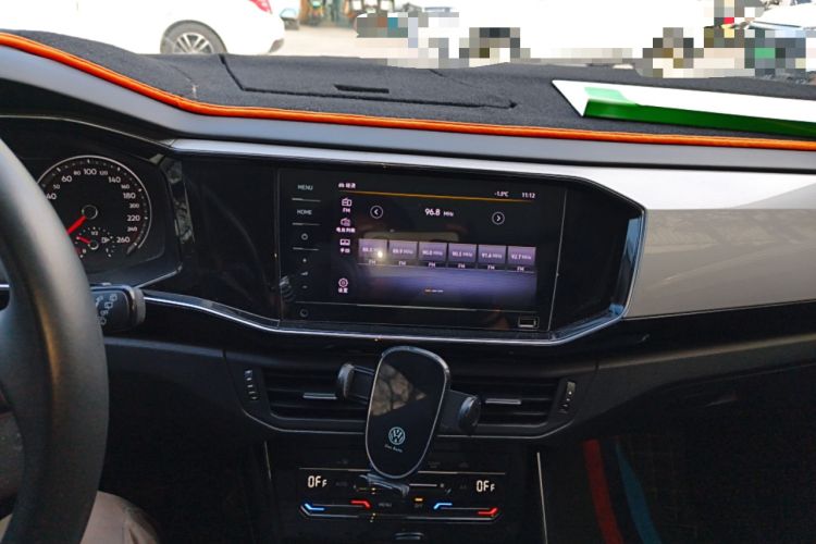 Used Volkswagen Tayron 2022 280TSI Two-Wheel Drive Luxury Smart Connectivity Version Audio And AC Panel