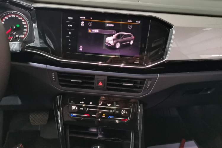 Used Volkswagen Tayron 2022 330TSI Two-Wheel Drive Luxury Smart Connectivity Version Audio And AC Panel