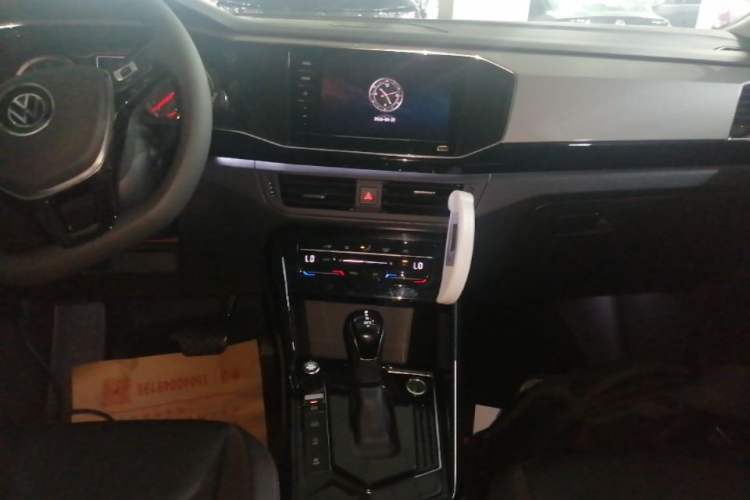 Used Volkswagen Tayron 2022 280TSI Two-Wheel Drive Luxury Smart Connectivity Version Audio And AC Panel