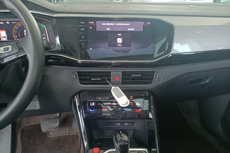 Used Volkswagen Tayron 2022 330TSI Two-Wheel Drive Luxury Connect Plus Version Audio And AC Panel