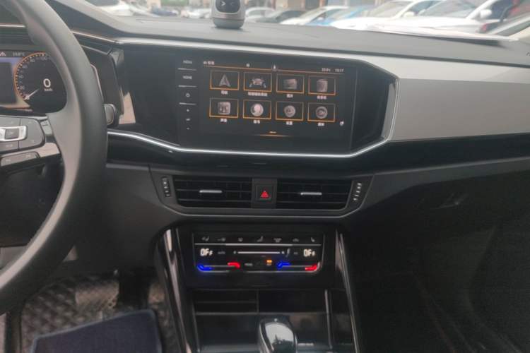 Used Volkswagen Tayron 2022 330TSI Two-Wheel Drive Luxury Connect Plus Version Audio And AC Panel
