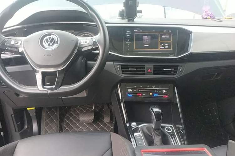 Used Volkswagen Tayron 2022 280TSI Two-Wheel Drive Luxury Smart Connectivity Version Center Console