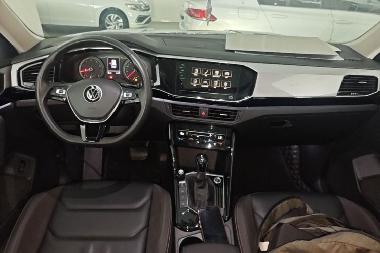 Used Volkswagen Tayron 2022 330TSI Two-Wheel Drive Luxury Smart Connectivity Version Center Console