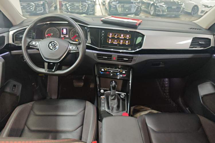 Used Volkswagen Tayron 2022 330TSI Two-Wheel Drive Luxury Smart Connectivity Version Center Console