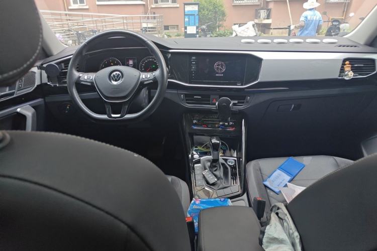 Used Volkswagen Tayron 2022 280TSI Two-Wheel Drive Luxury Smart Connectivity Version Center Console