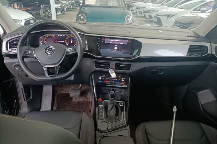 Used Volkswagen Tayron 2022 330TSI Two-Wheel Drive Luxury Connect Plus Version Center Console