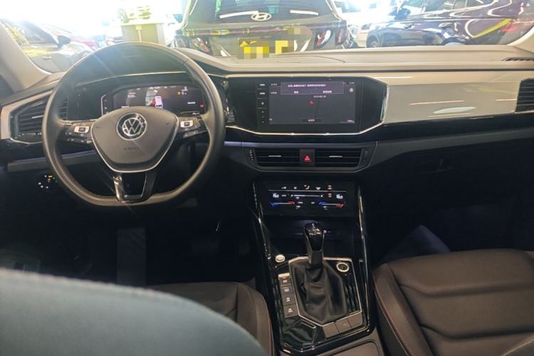 Used Volkswagen Tayron 2022 330TSI Two-Wheel Drive Luxury Smart Connectivity Version Center Console