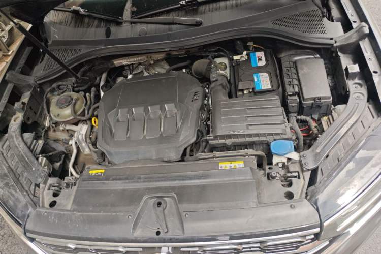 Used Volkswagen Tayron 2022 330TSI Two-Wheel Drive Luxury Connect Plus Version Engine Bay