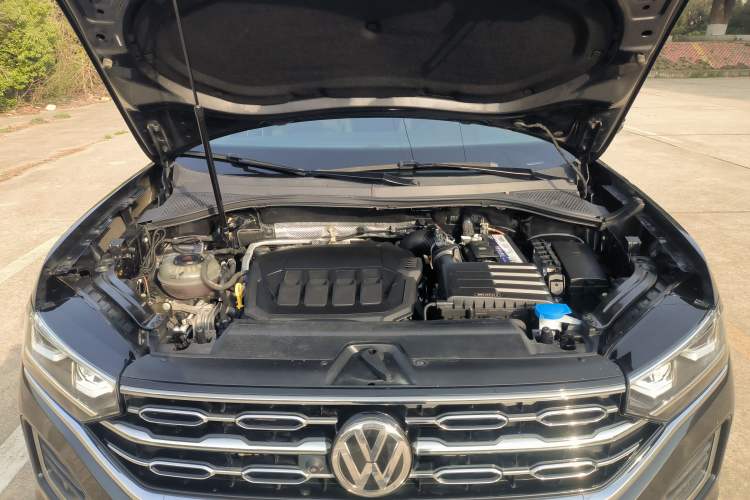 Used Volkswagen Tayron 2022 330TSI Two-Wheel Drive Luxury Connect Plus Version Engine Bay