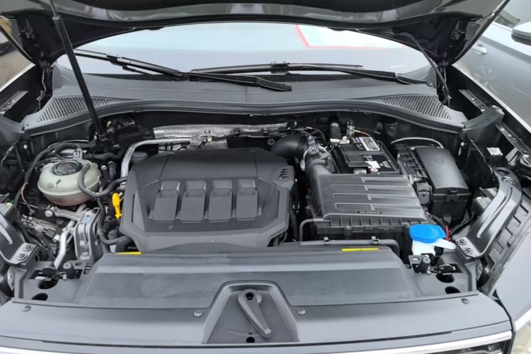 Used Volkswagen Tayron 2022 330TSI Two-Wheel Drive Luxury Smart Connectivity Version Engine Bay