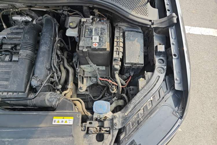 Used Volkswagen Tayron 2022 280TSI Two-Wheel Drive Luxury Smart Connectivity Version Engine Bay Left