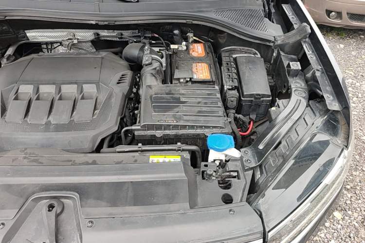 Used Volkswagen Tayron 2022 330TSI Two-Wheel Drive Luxury Smart Connectivity Version Engine Bay Left