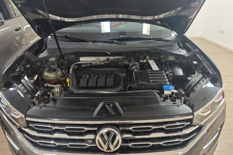 Used Volkswagen Tayron 2022 330TSI Two-Wheel Drive Luxury Smart Connectivity Version Engine Bay