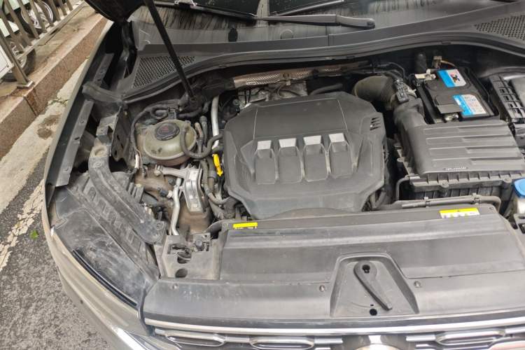 Used Volkswagen Tayron 2022 330TSI Two-Wheel Drive Luxury Connect Plus Version Engine Bay Right