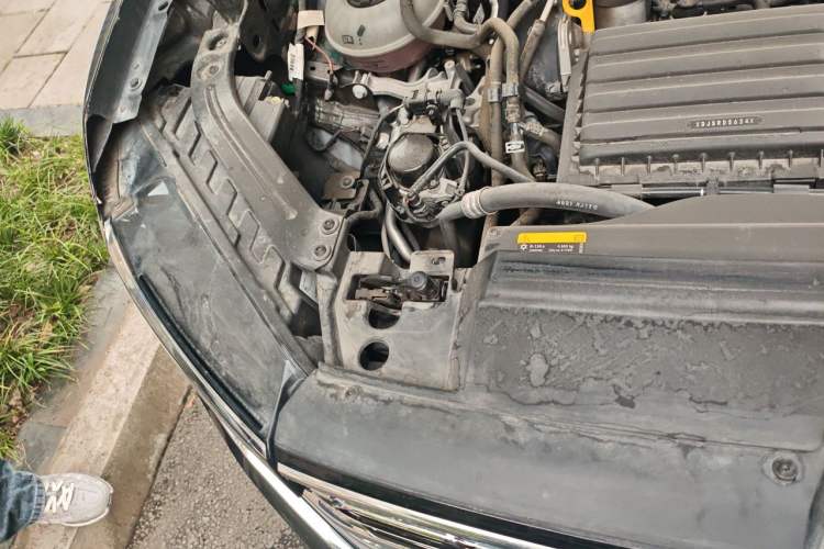 Used Volkswagen Tayron 2022 280TSI Two-Wheel Drive Luxury Smart Connectivity Version Engine Bay Right