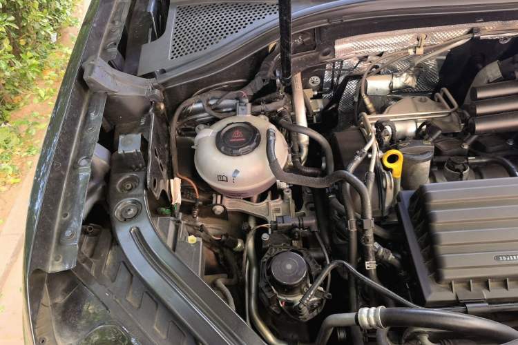 Used Volkswagen Tayron 2022 280TSI Two-Wheel Drive Luxury Smart Connectivity Version Engine Bay Right