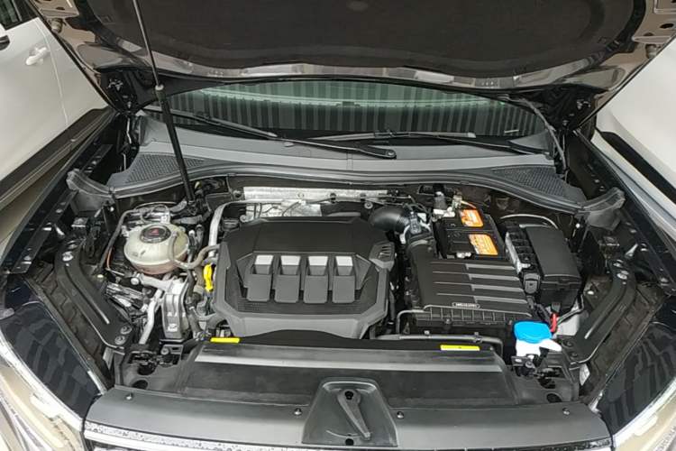 Used Volkswagen Tayron 2022 330TSI Two-Wheel Drive Luxury Smart Connectivity Version Engine Bay