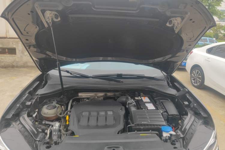 Used Volkswagen Tayron 2022 330TSI Two-Wheel Drive Luxury Connect Plus Version Engine Bay