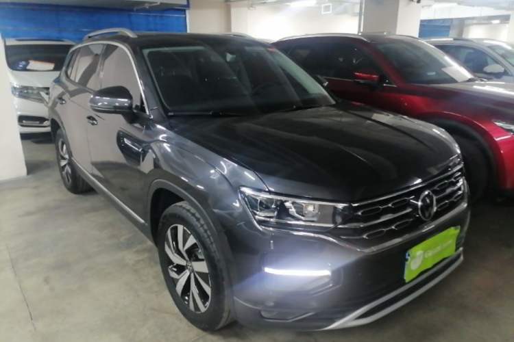 Used Volkswagen Tayron 2022 280TSI Two-Wheel Drive Luxury Smart Connectivity Version Front Right 45 Deg