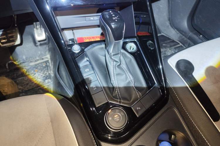 Used Volkswagen Tayron 2022 380TSI Four-Wheel Drive R-Line Connected Version Gear Lever